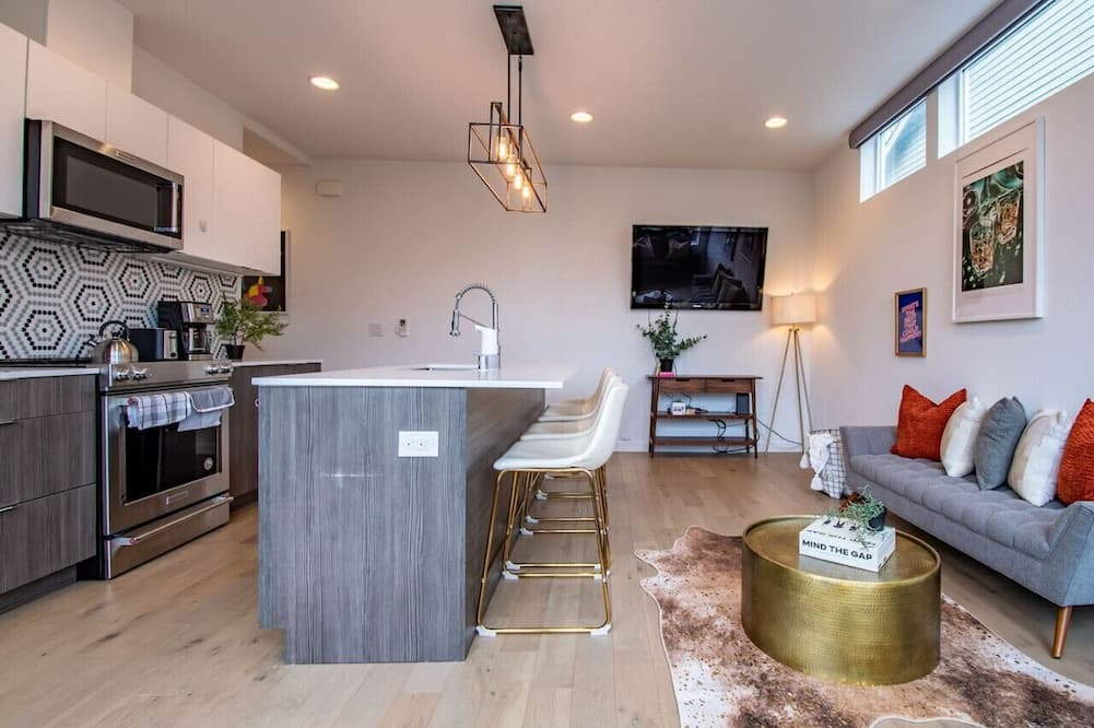 Crown Hill House | Modern 3 Bedroom Townhouse w/Private Rooftop