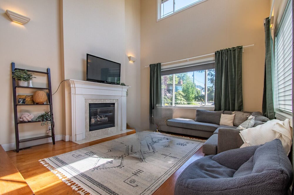 South Seattle House | Short Drive to Stadiums - Large 4 Bedroom House