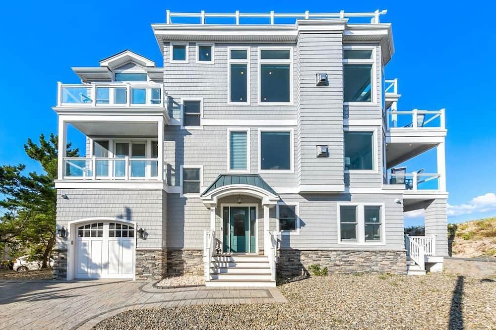 North Beach Haven House | Ocean Front w/Elevator - 7BR, Kids Bunk Room, 6 Full, 2 Half Bath. Sleeps 18
