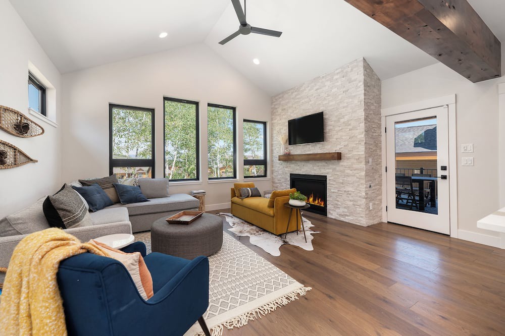 Silvercreek House | Brand New Lux Ski in/out Granby, Hot Tub, A/C!
