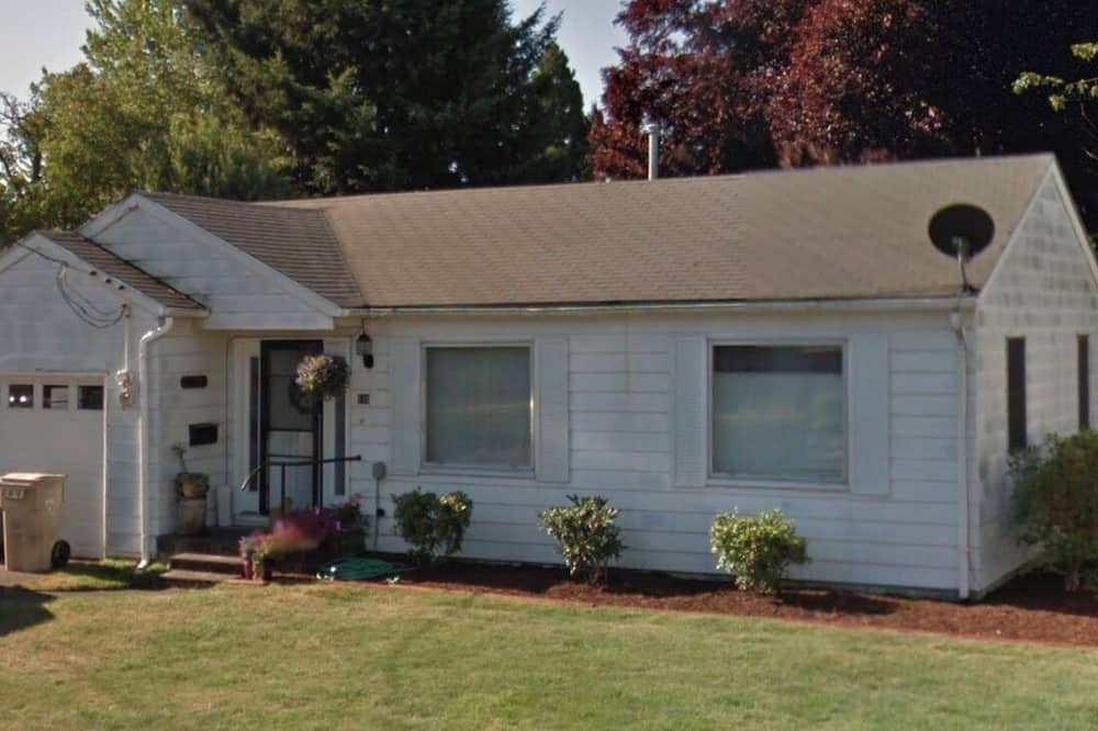 Lebanon House | Rachel’s Place. Cozy home centrally located in Lebanon.