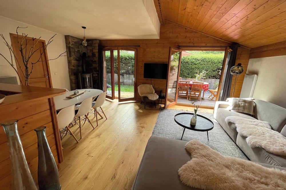 Les Praz-de-Chamonix Apartment | Chalet Apartment With Garden and Free Parking, Opposite ski Lift and Golf Course