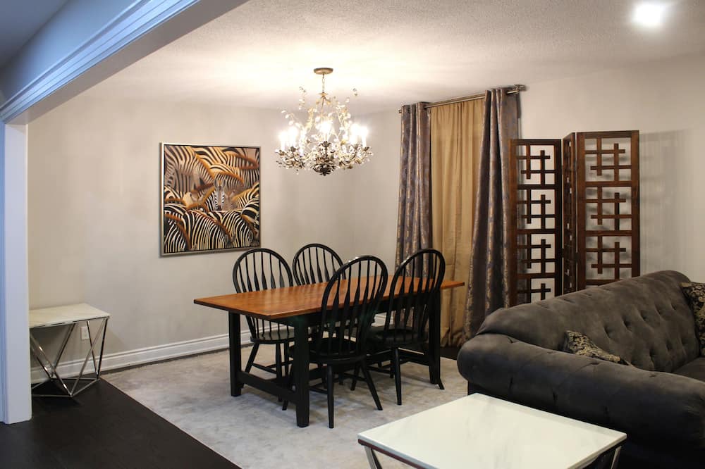 Pickering House | Stylish 3bdrm, 2bth house with 2 parking House