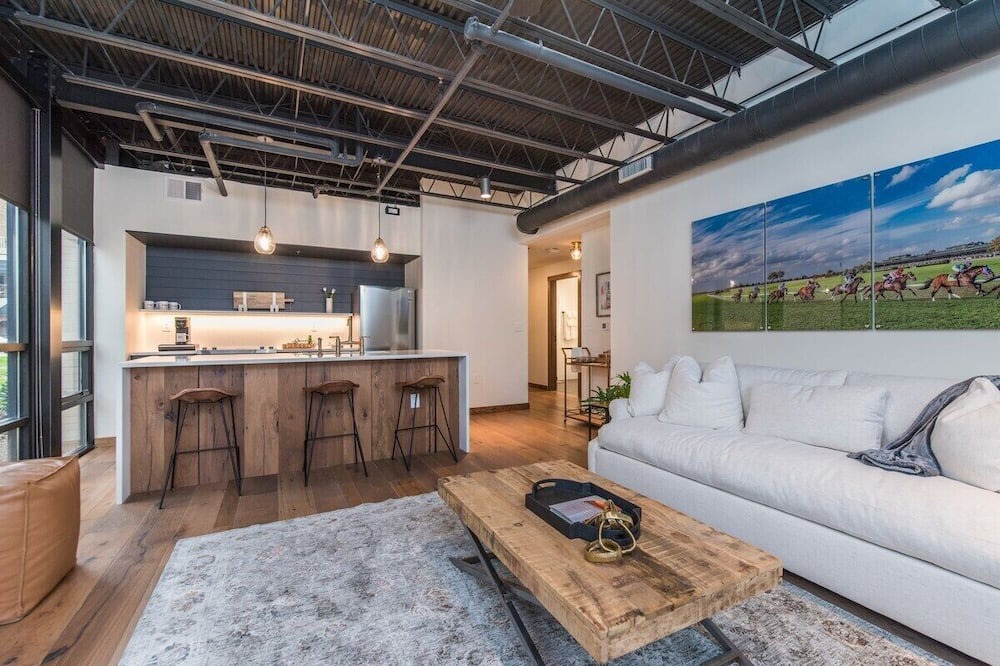 Downtown Apartment | This serviced apartment is a 2 bedroom(s), 2 bathrooms, located in Lexington, KY.