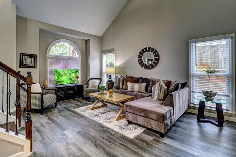 Johns Creek House | Victory Gate · ATH - Johns Creek-3BR-Fenced-Pet Friendly