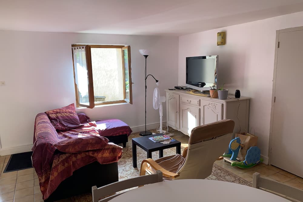 Couze-et-Saint-Front Apartment | Guest house chez dom in Dordogne