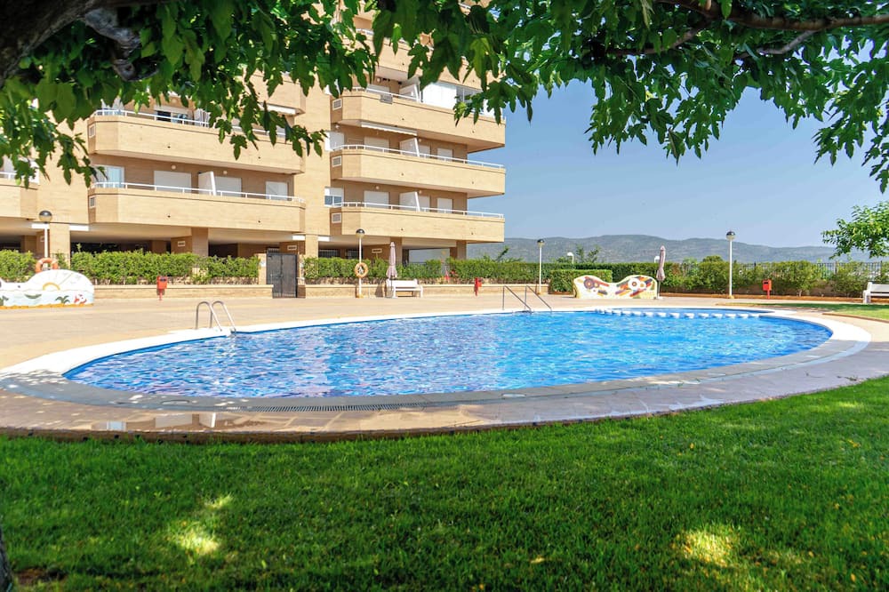 Cabanes Apartment | Apt. for 5 people with swimming pool, terrace, AC, WiFi and free parking