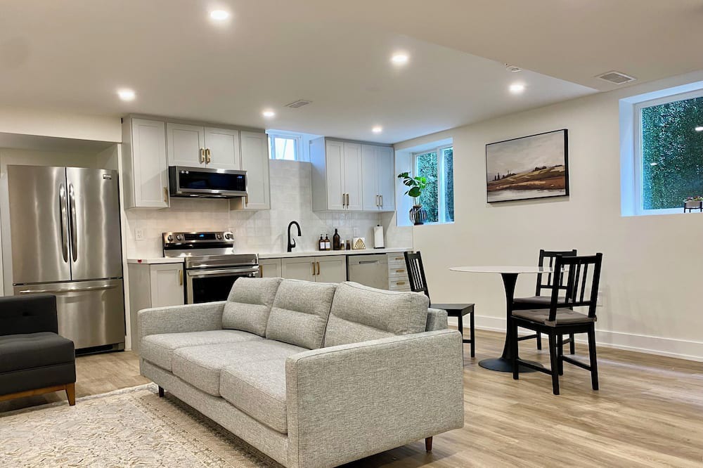 Halton Regional Municipality Apartment | Cozy Basement Apartment in Milton. 1 Hour drive from Niagara falls and Toronto!