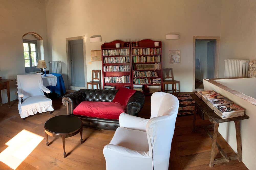 Barberino di Mugello House | Holiday Home 'Antico Casale Del Pozzo' with Private Terrace, Wi-Fi and Air Conditioning