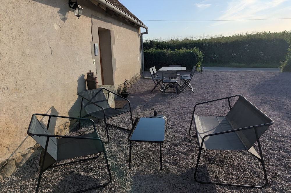 Bourbon-l'Archambault House | Country House 'Gîte de la Marquaterie' with Private Garden and Wi-Fi