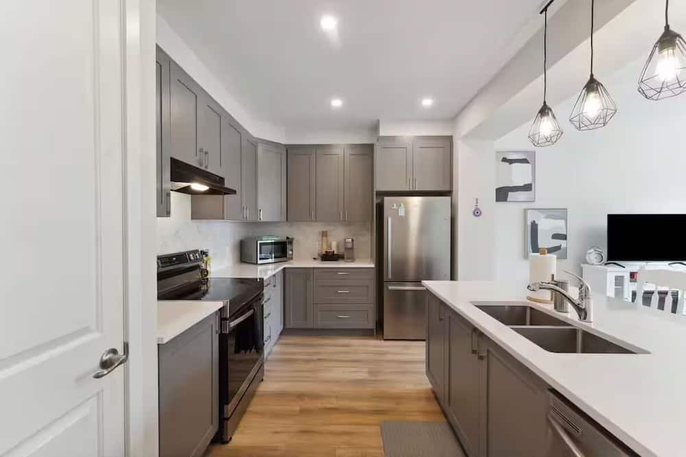 Ottawa Division House | Upscale 2BED | Central Barrhaven