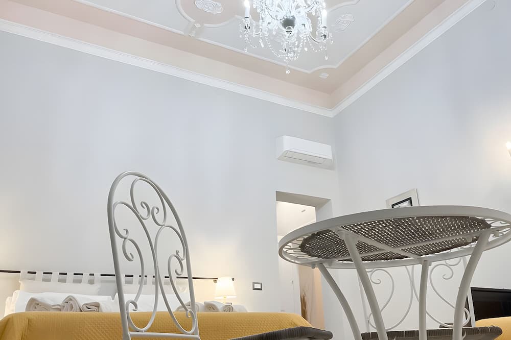 Messina Apartment | Room '1924' with Balcony, Wi-Fi and Air Conditioning