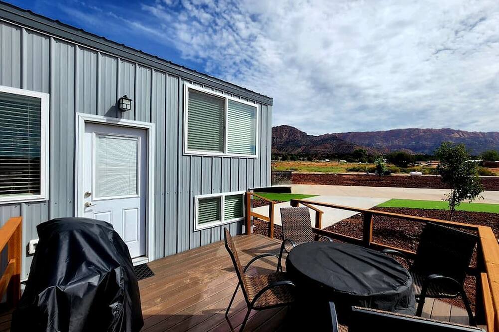 Apple Valley Cabin | Escape to Red Mountain Bliss: Brand New Home in Apple Valley, Utah