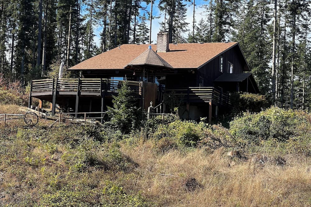 Alvadore Cabin | Cabin Retreat-nearUO-Arpt-Vineyards-slps 1-16-Events ok with prior-PETSTAYFREE