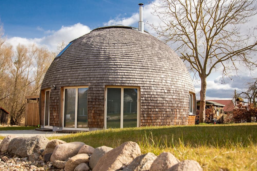 Muritz House | Phoebe ball house - naturally built with clay & seaweed, sauna, 2 bathrooms & terraces