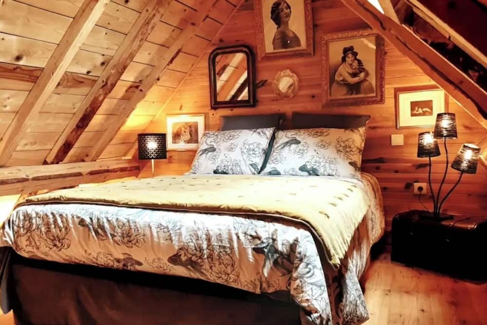 Ceyssat House | LE GÎTE DU BOIS DE L'HIVER, large character property at the foot of the Puy-de-Dôme mountains