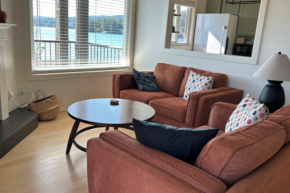 Sooke House | Waterfront Nest Near Victoria