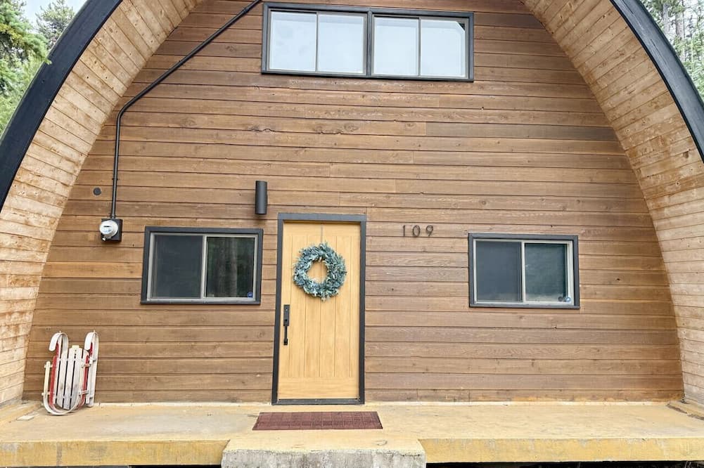 Okanagan-Similkameen House | Apex Mountain ~ Mandevilla