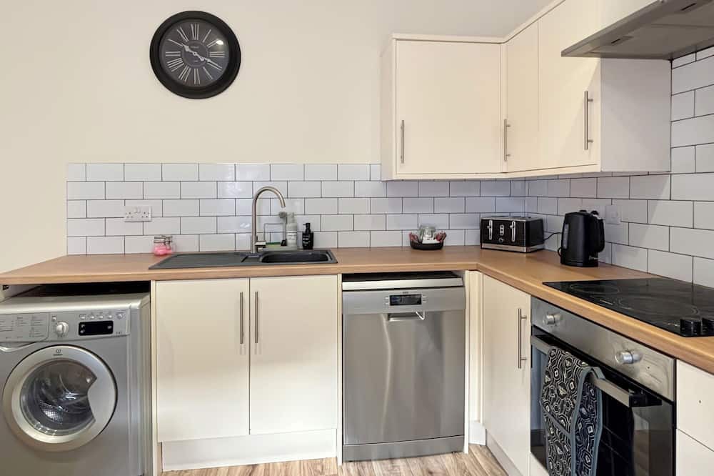 Newark Apartment | Sleeps 8 Central Spacious 2 bed Apartment Newark