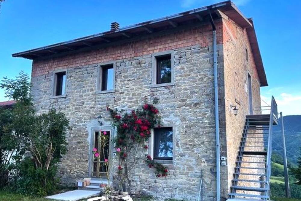 Casteldelci Apartment | House in the woods with mountain views