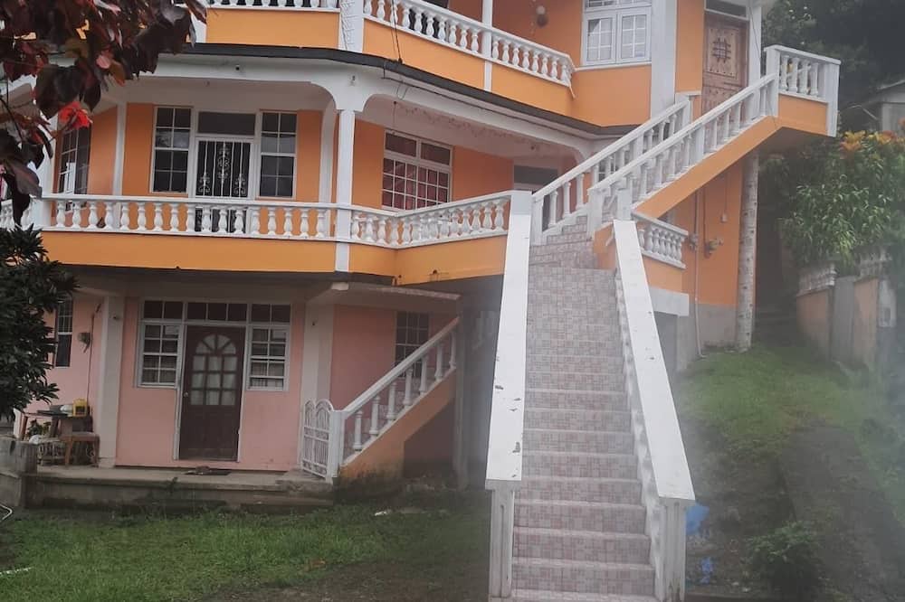 Fond Cani Apartment | Fabulous 3-bedroom apt with AC, Security cameras and Security doors in Trafalgar