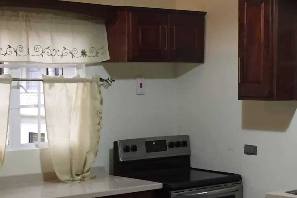 San Juan Apartment | Charming 2-bedroom apartment with AC in brilliant Champ Fleur.