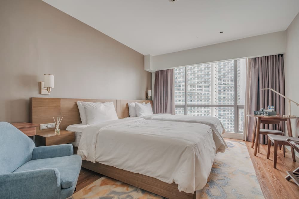Mandaluyong Hotel | Novotel Suites Manila at Acqua w/Gym, Pool & Netflix Near Rockwell & Poblacion