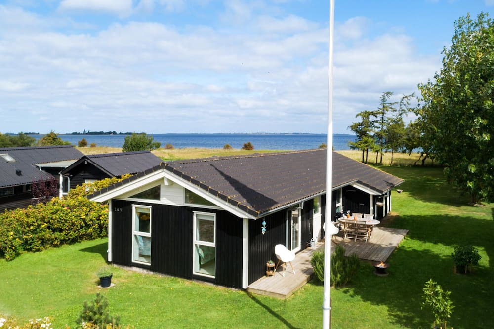 Maribo House | Lovely home in Askø with WiFi