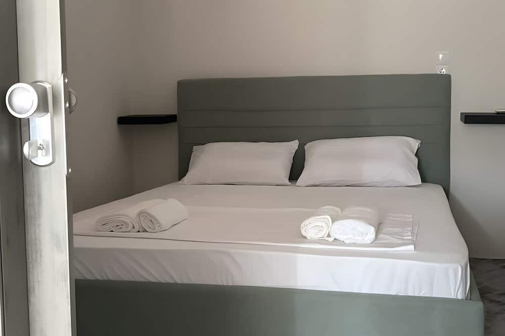 Nea Peramos House | Country House 'Azure Nest' with Private Terrace, Wi-Fi, and Air Conditioning
