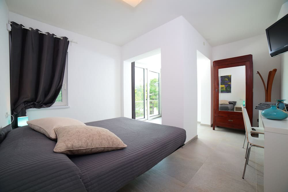 Palazzolo dello Stella Bed & Breakfast | Farmhouse B&B with swimming pool "Loggia degli Artisti" - 2 rooms: Suite Exclusive