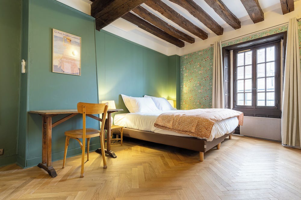 Moret-sur-Loing Cottage | Charming renovated air-conditioned cottage, historic center of Moret-sur-Loing
