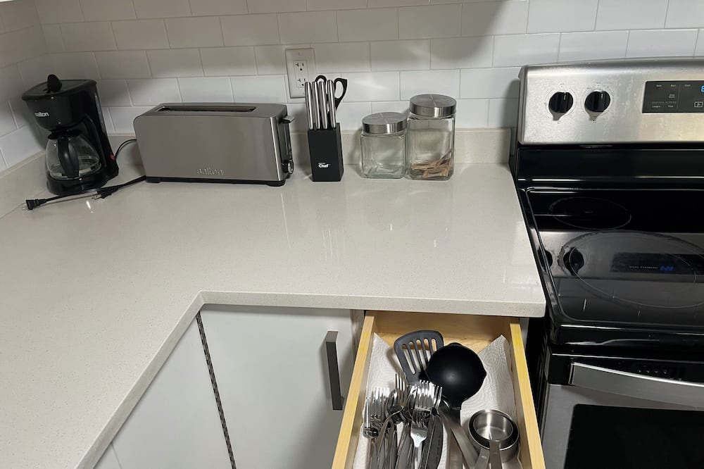 South Clearbrook House | Two Bedroom, Separate Entrance, Free Parking Accommodation