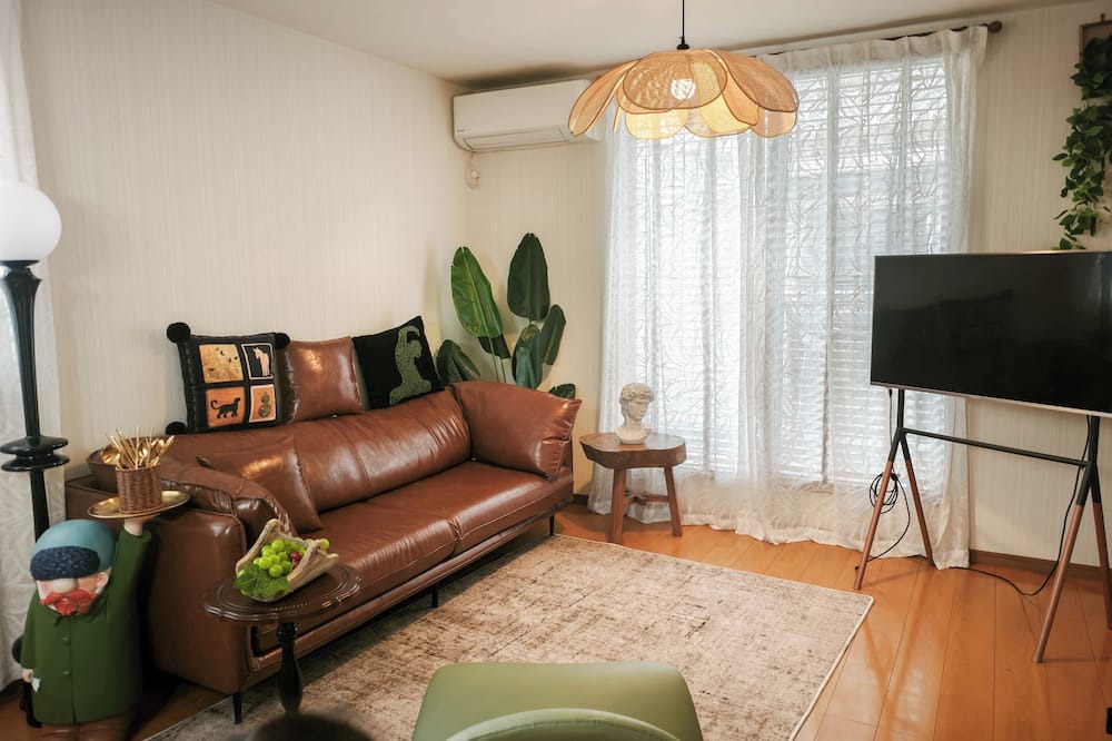 Ikuno House | A private 3-story house with free parking, ideal for families and small groups