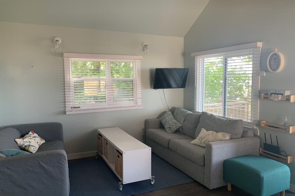 Whitewater Region Cottage | The Cozy Westmeath 4 Season Cottage