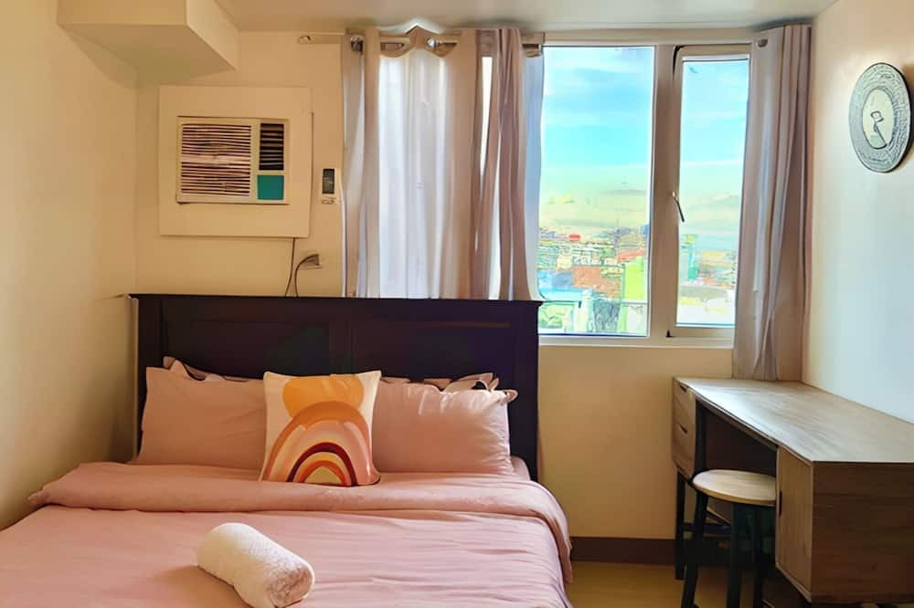 Pembo Condo | Budget-Friendly Condo Near BGC, Venice #rt34008