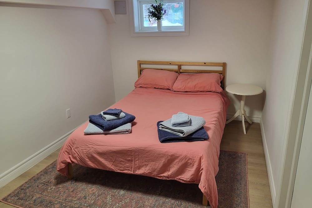 Upper Beaches Apartment | Cosy Apartment in Upper Beaches, Toronto