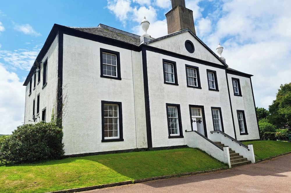Campbeltown House | Historic central apartment in Castlehill Mansions