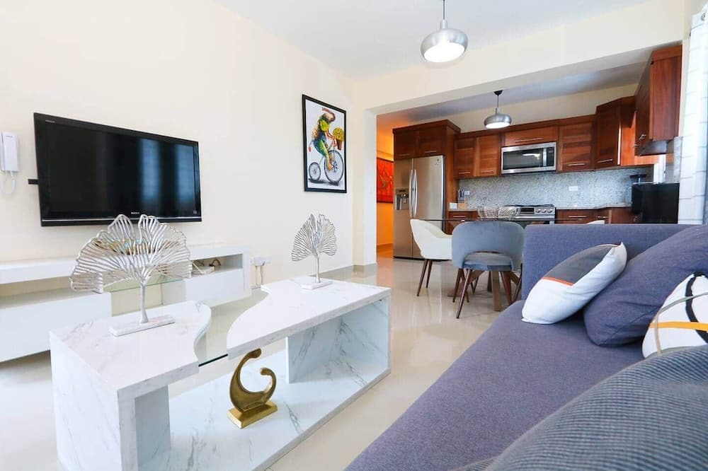 San Cristobal Apartment | STUNNING 2-BR 2-BATH APT W/AC GARAGE & ROOF TOP