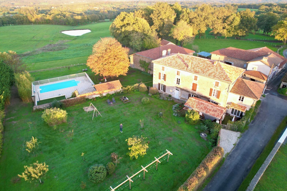 La Peruse House | Holiday home in a monumental Charente house.