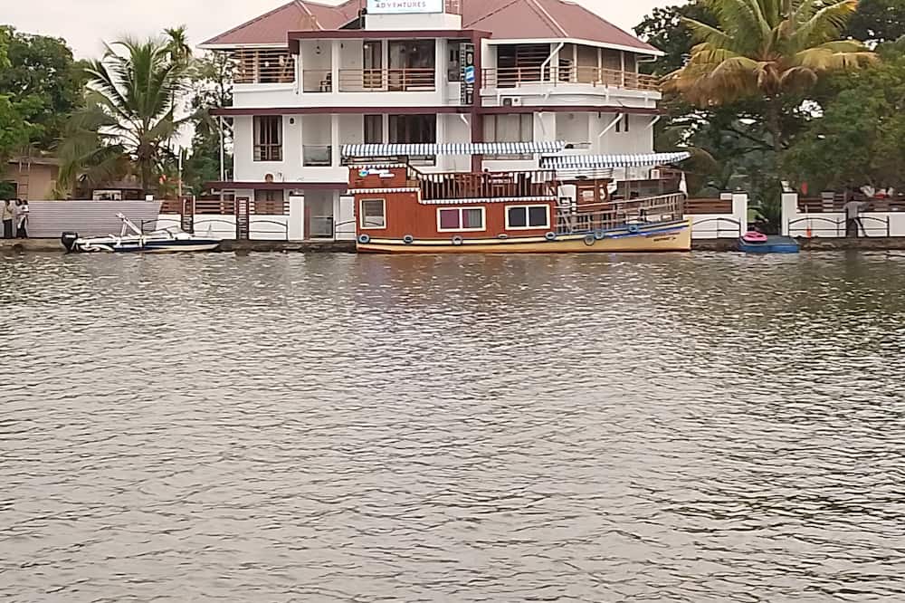 Nedumudy Resort | Riveria Adventures Waterfront Resorts with modern comfort & paddy-view stays