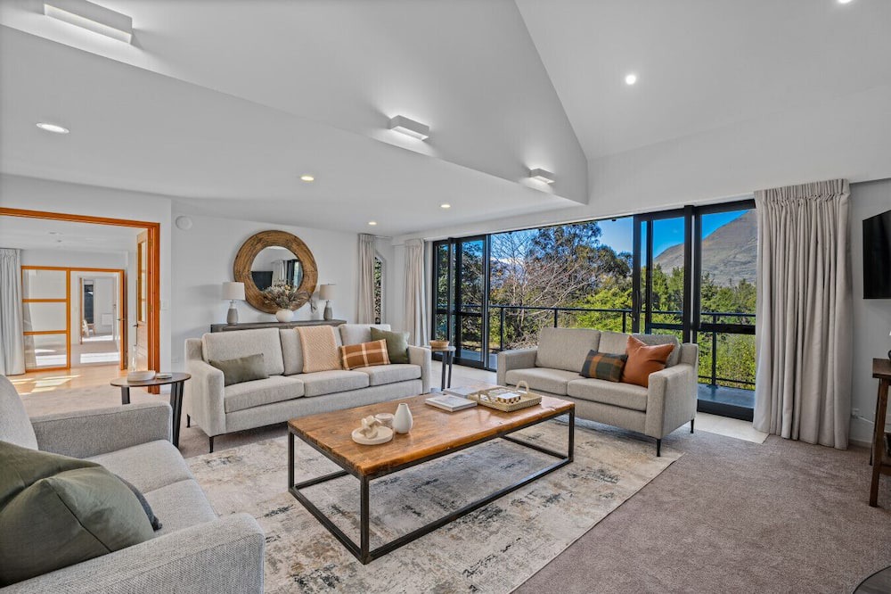 Sunshine Bay Apartment | Arawata Retreat 3BRM Luxury