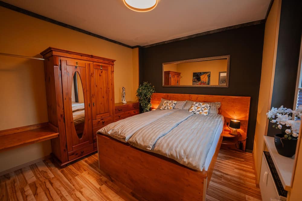Mitte Apartment | Holiday Apartment '2' with Private Garden and Wi-Fi
