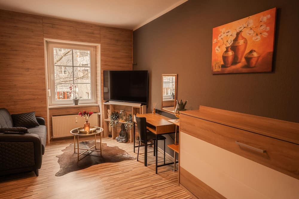 Mitte Apartment | Apartment '1' with Private Garden and Wi-Fi