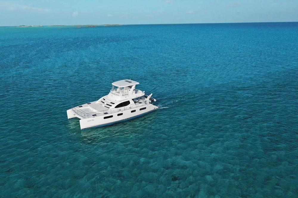 Old Fort Bay Boat Rental | Luxury 47’ Leopard Power Catamaran - Bahamas