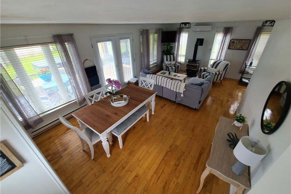 Grand Barachois Cottage | BAYBREEZE ON THE BEACH