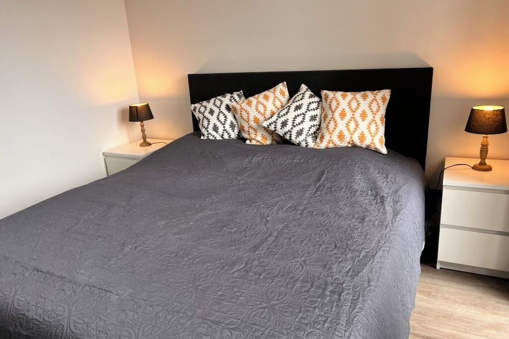 Strombeek-Bever Apartment | Close to the atomium and expo halls. A stone's throw from trademarkt.