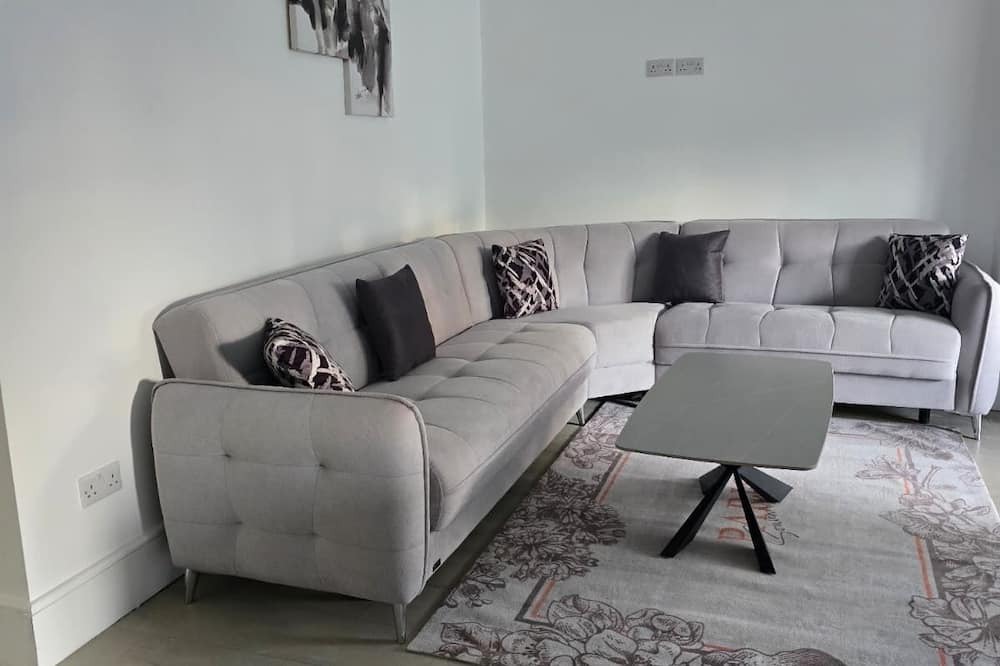 Thornton Heath House | Cosy family-friendly home, perfectly located near shops, parks, and restaurants.
