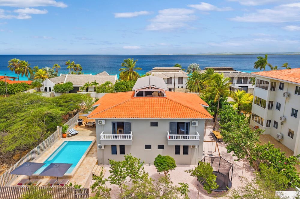 Belnem House | Spacious 5-bedroom villa on Bonaire with private pool, ocean view rooftop terrace, tropical garden, near top kitesurfing & diving spots. Sleeps 10 persons.