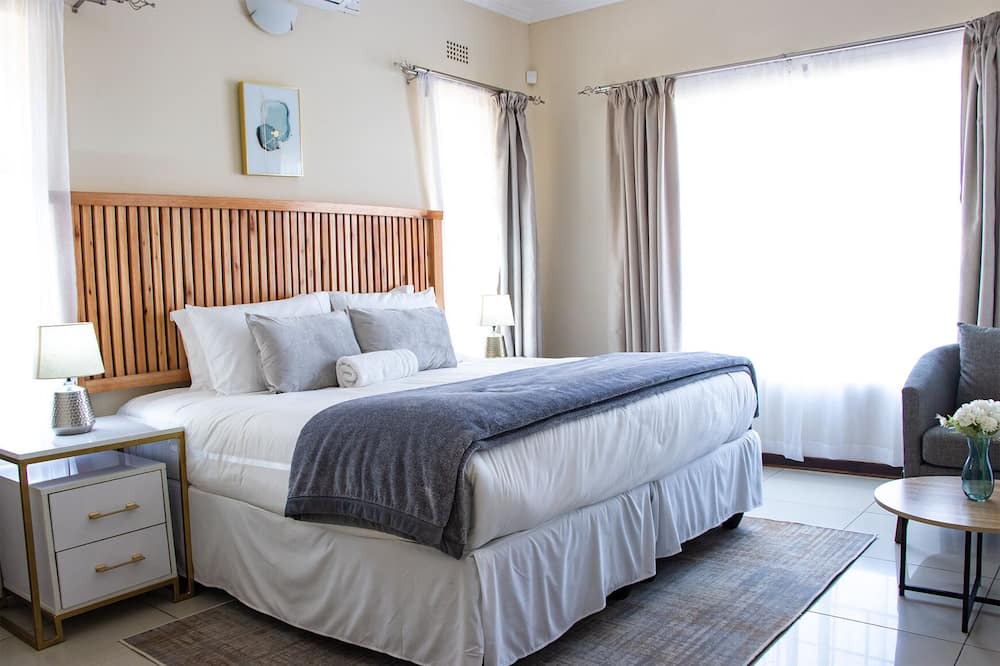Gaborone House | Spacious 5-bedroom house in charming and peaceful Gaborone North with a garden