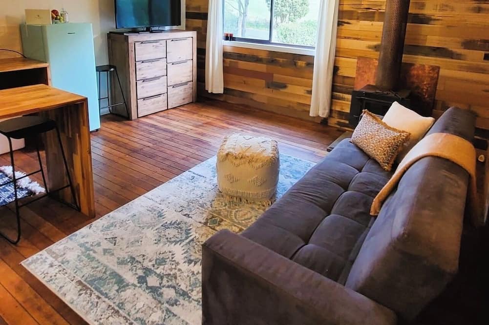Swan Bay Cottage | Cosy cottage on the Tamar - 15 minutes to Launceston/Vineyards